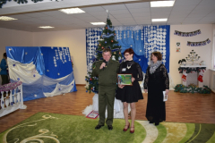 Гомельские пограничники поздравили детей с Новым годом