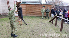 Фотофакт. Во время каникул ребята посетили погранпост «Наровля»