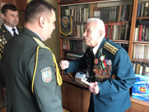 Брестские пограничники поздравили ветеранов