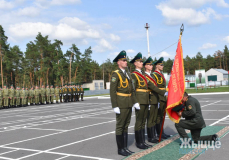 Полковник Олег Эйбатов простился с Боевым Знаменем войсковой части 1257