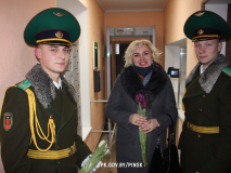 Пинские пограничники поздравили женщин с 8 марта