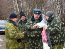 Пинские пограничники организовали зимнюю рыбалку