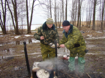 Пинские пограничники организовали зимнюю рыбалку