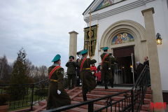 МИНСКИМ ПОГРАНИЧНИКАМ ВРУЧИЛИ ХОРУГВЬ С ОБРАЗОМ АРХИСТРАТИГА МИХАИЛА