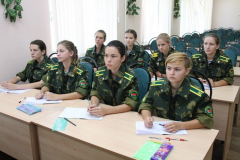 Первый набор девушек в Институт пограничной службы.