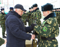 В Гродненской пограничной группе прошел воинский ритуал – вручение оружия новому пополнению