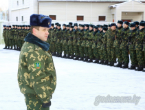 В Гродненской пограничной группе прошел воинский ритуал – вручение оружия новому пополнению