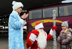 Новогодние персонажи помогали гражданам на белорусско-польской границе пройти таможенный контроль и своевременно успеть домой к