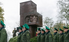 Памятник "Стражам границ" открыли после ремонта в Бресте...