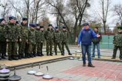 Воскресенье...ноябрь 2017... Центр подготовки специалистов пограничного контроля...сыграли в айсшток в городском парке...