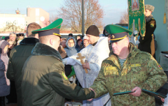 Молодые офицеры-пограничники приняты в офицерское собрание Брестской пограничной группы.