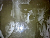 Август 1980 год. Ж/д вокзал Брест. Алла Пугачева и пограничный наряд.
