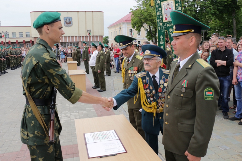 Полоцкое молодое пополнение приняло Военную присягу