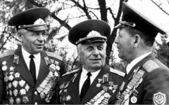 На снимке (слева направо): А.Н.Смолин, Н.Ф. Карацупа, В.М. Кублашвили