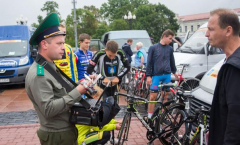 Площадь Ленина превратилась в погранпереход — участники велогонки «Неман» отправились в Польшу...