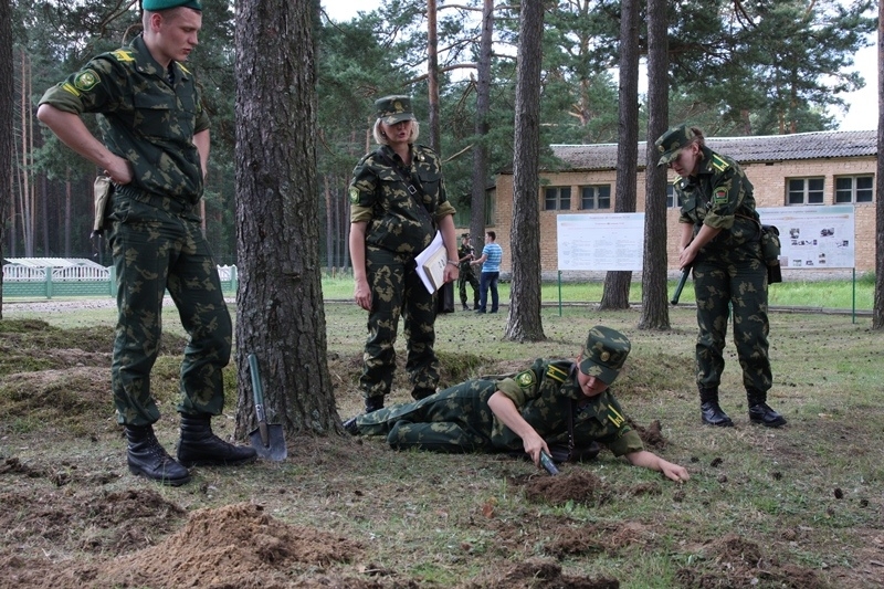 Первый набор девушек в Институт пограничной службы